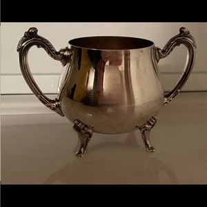 Silver bowl. good condition. Beautiful piece. WM A Rogers Georgian Scroll